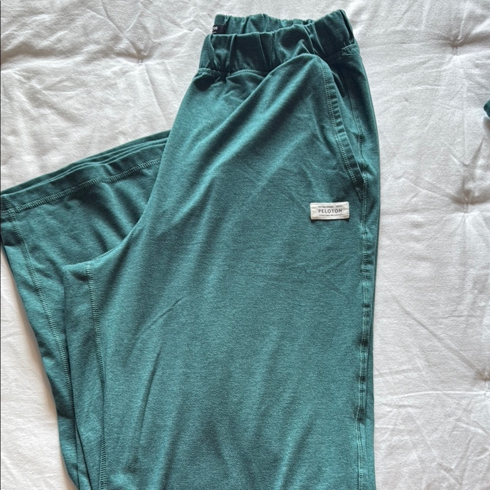Peloton Teal Dreamblend Set - Picture 7 of 7